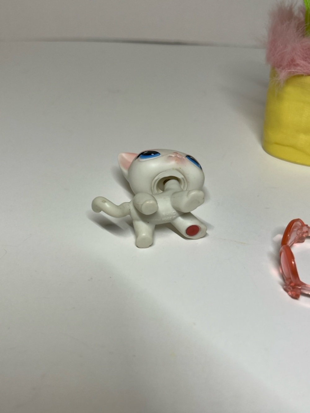 Authentic #64 White Shorthair Cat Littlest Pet Shop LPS Vtg On the Go Carrier - Picture 6 of 12